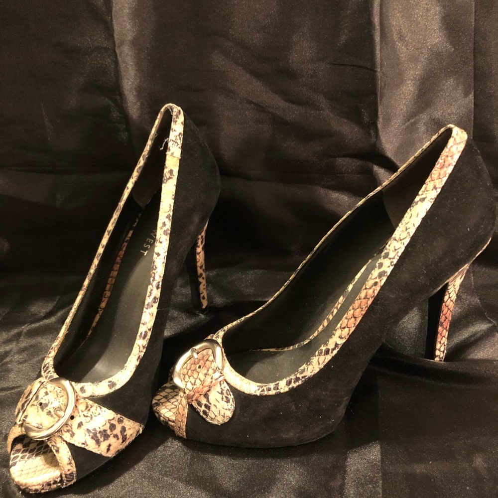 😊Black & snakeskin heels